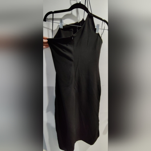 Elegant Black One Shoulder Dress - Picture 2 of 3